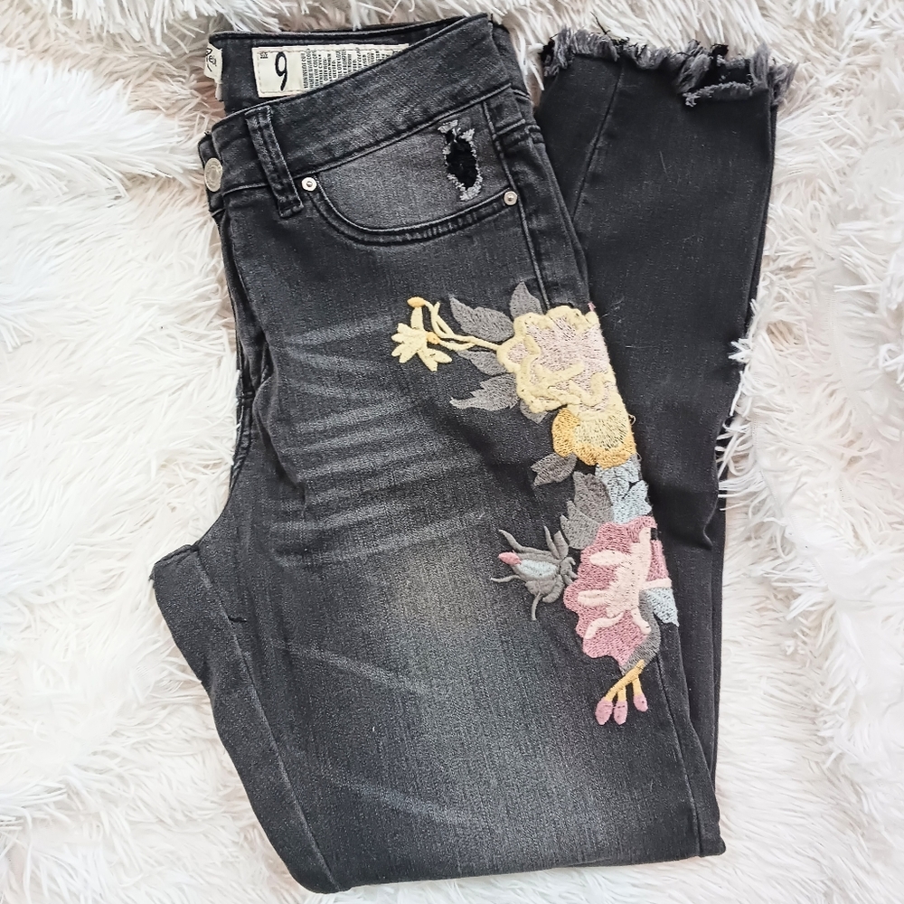 Womens Indigo Rein Gray Ankle Distressed Size 9 Regular EUC